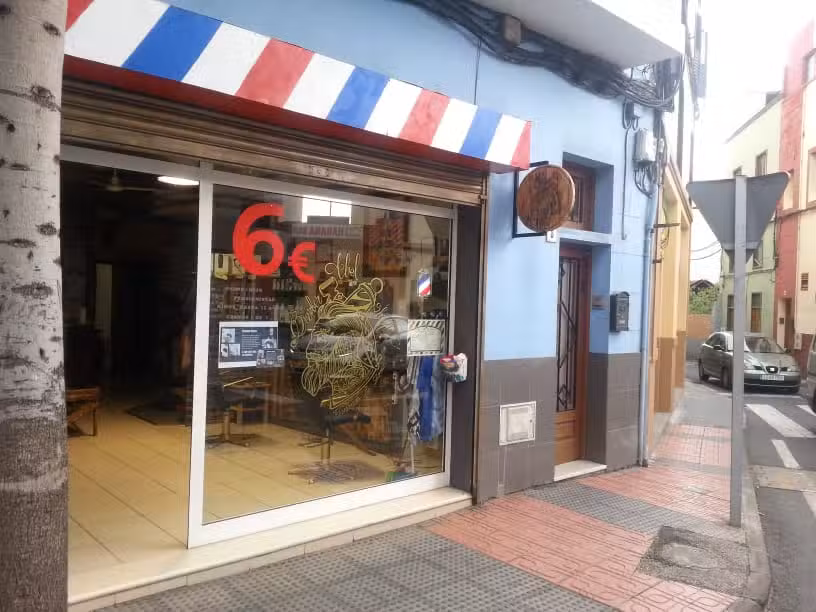 Abel Barber Shop ( peinando la zona )