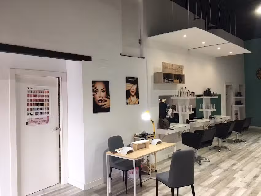 Aguamarina, sal&oacute;n de belleza unisex.