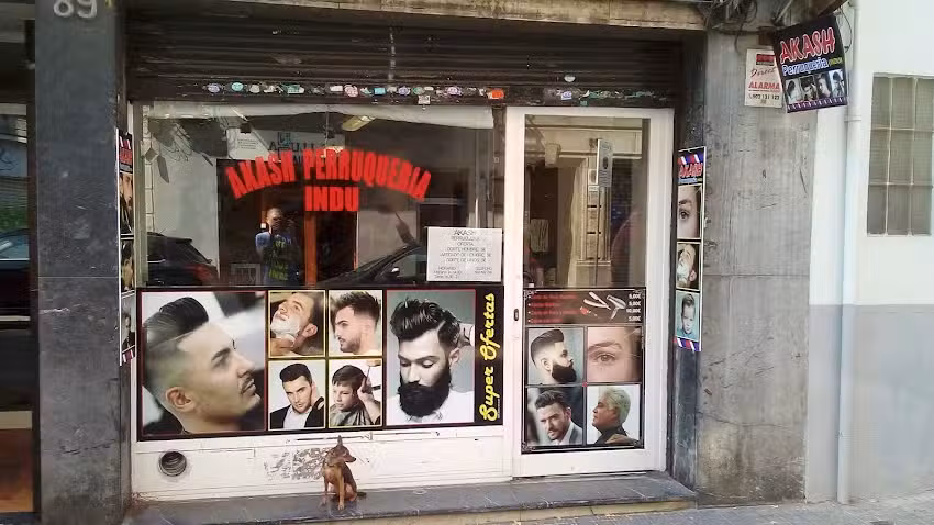 Akash: Peluquer&iacute;a &ndash; Barber&iacute;a en Gracia