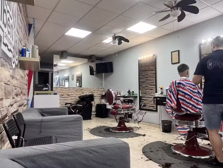 Albert Peluqueros barber