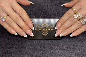 Alina Dumbrava Estilista