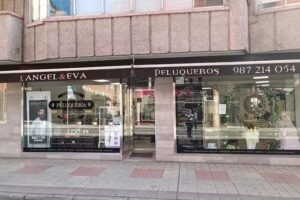 Ángel y Eva Peluqueros