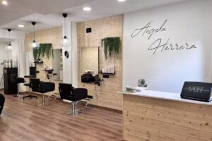 Ángela Herrera, Salón de Belleza