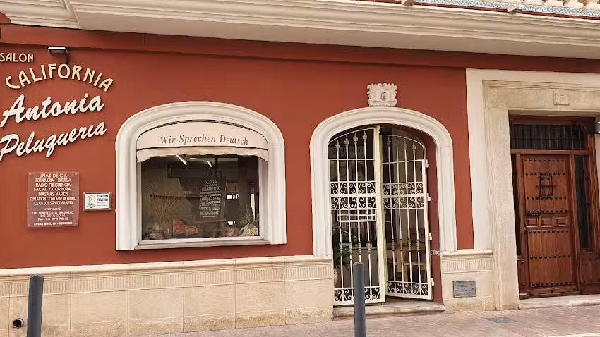 Antonia Cuadros peluquer&iacute;a