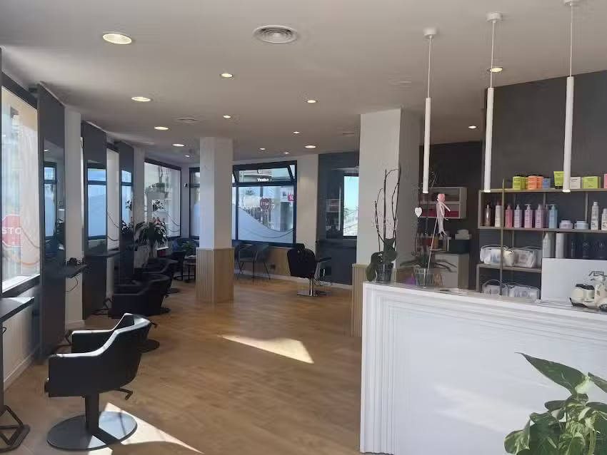 Arts hair salon