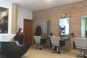 Avanti Perruquers
