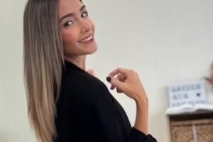 Azahara estilista