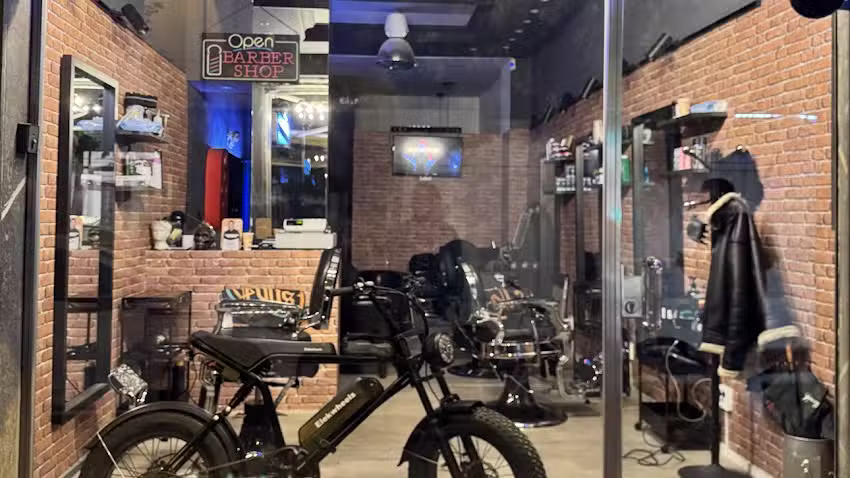 Barberia Bilbao Gure Family