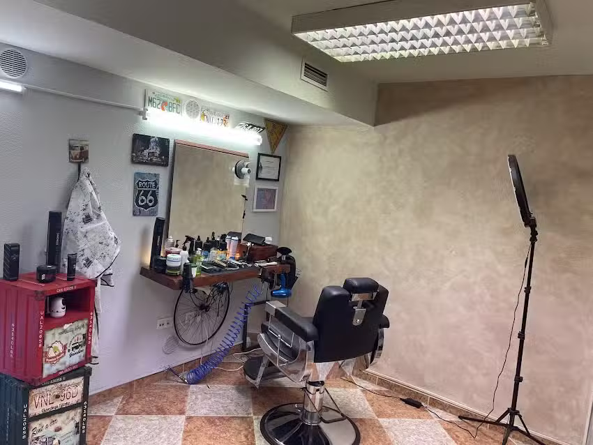 Barberia Blades Color Barbershop Tortosa