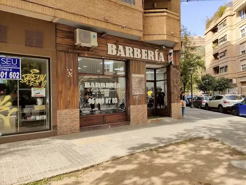 Barber&iacute;a Cuts & Roses II (Universidades)