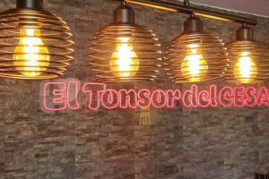 BARBERIA El Tonsor del César.