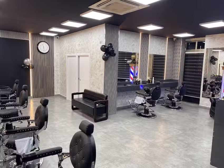 BARBER&Iacute;A MM Y LOS AMIGOS