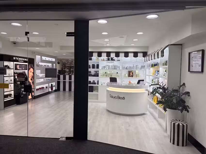 Beauty Salon 300th Avenue: Est&eacute;tica, pedicura y manicura