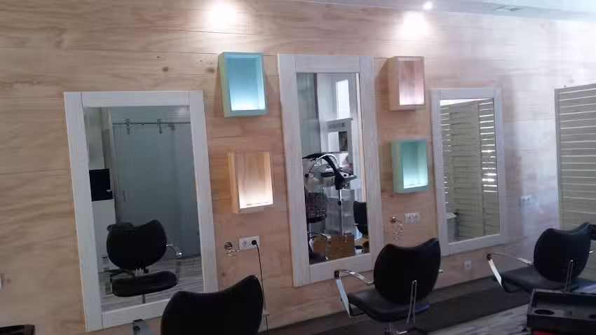 Bharí Peluquería Unisex