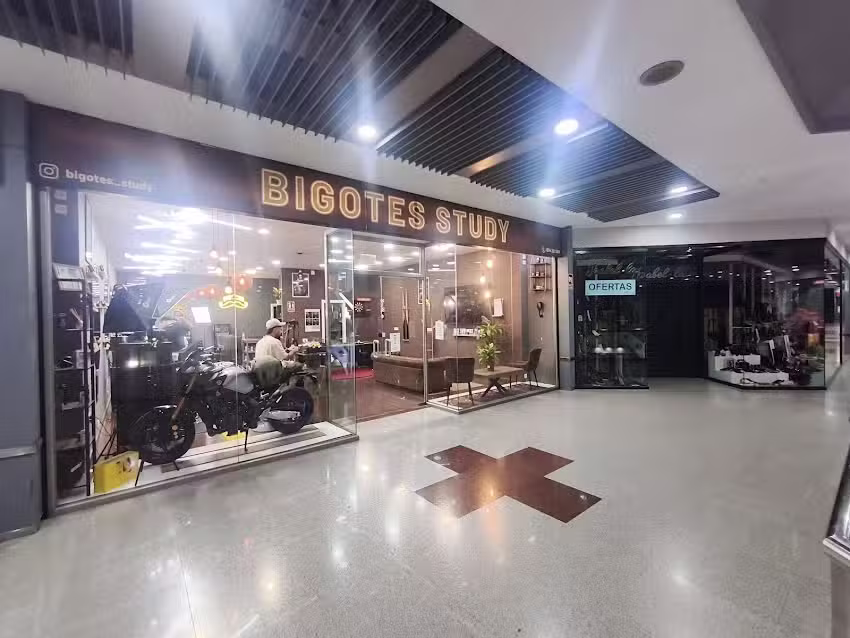Bigotes Barber