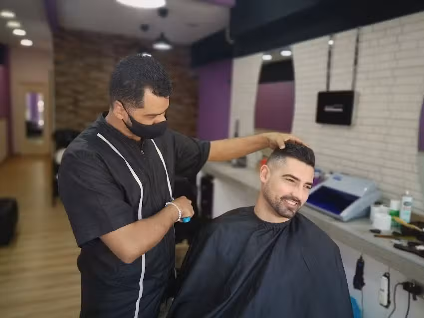 Carlos Barber&iacute;a, Peluquer&iacute;a y Estilismo High Class