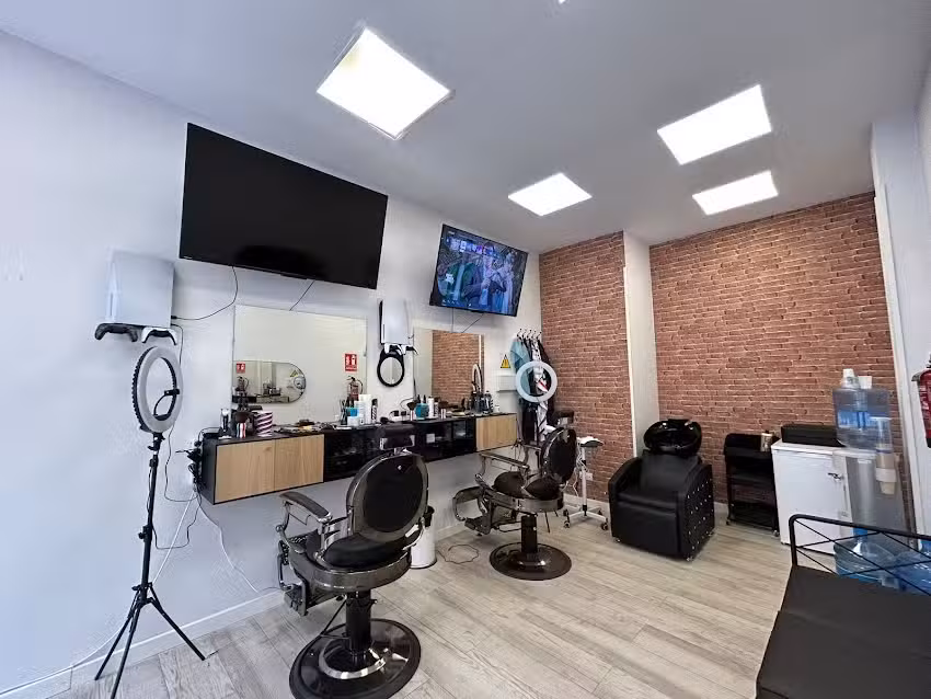 Casta&ntilde;os R-J Barber shop