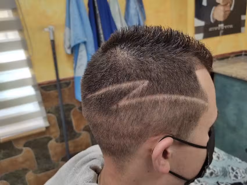 Castillo Peluquero, peluqeria de caballeros, barberia, tatto y piercing, salon de estetica. ALMANSA