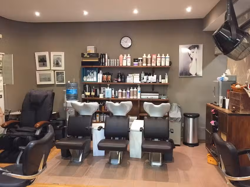 C&eacute;sar Naranjo &ndash; Peluquer&iacute;a y Est&eacute;tica