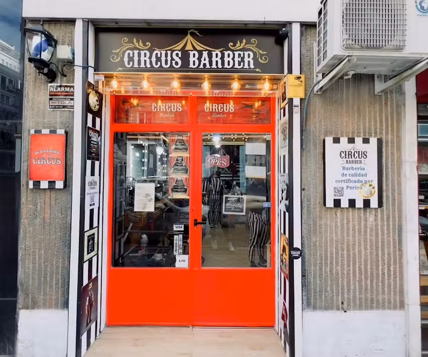 Circus Barber &ndash; Diego de Le&oacute;n