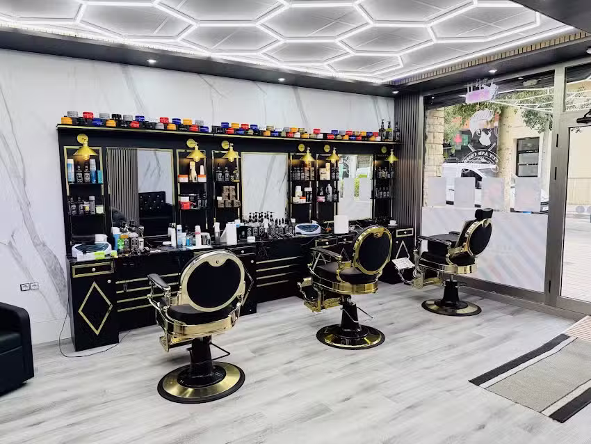 Cut and Comb Peluqueria