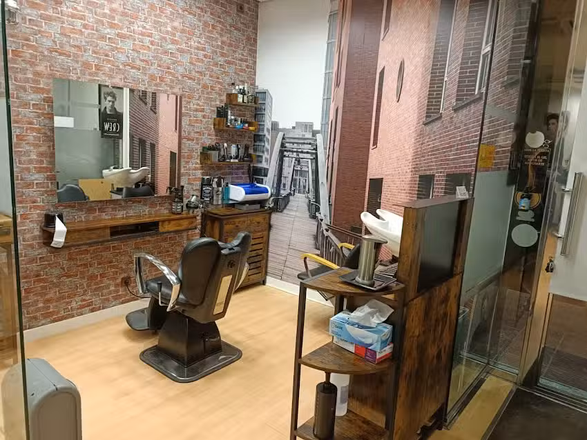 D&M Peluquer&iacute;a y Barber&iacute;a