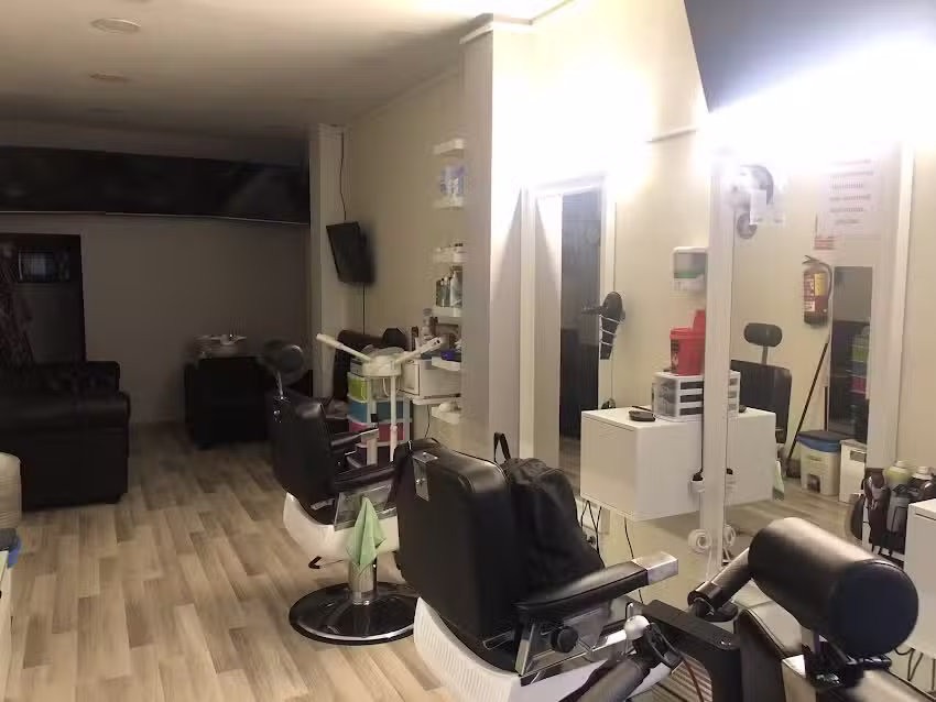 Del patio barbershop , peluqueria, barberia dominicana