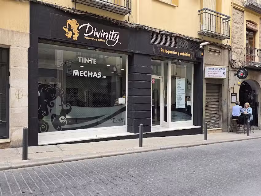 Divinity Star | Peluquer&iacute;a y est&eacute;tica low cost