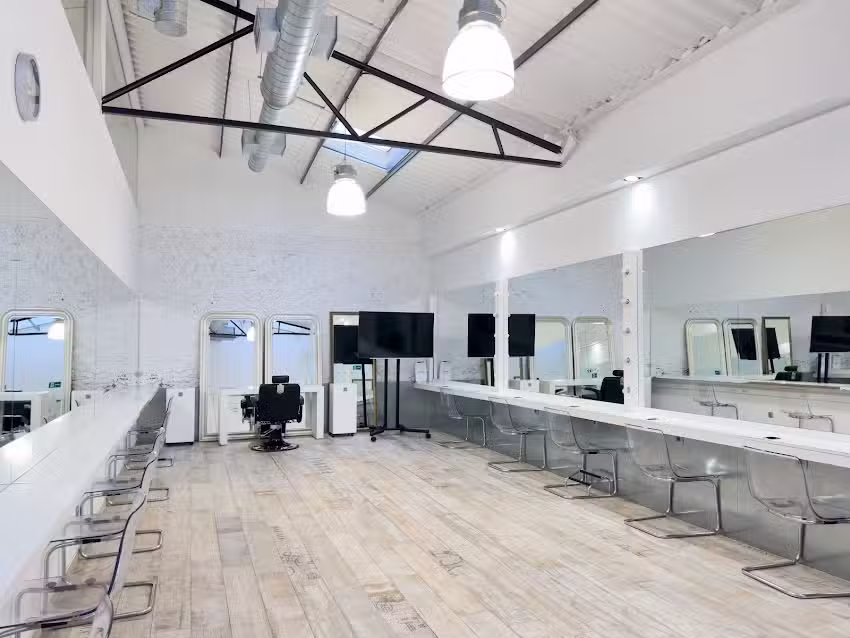 Escuela de Peluquer&iacute;a y Barber&iacute;a Madrid &ndash; Universidad Provalliance