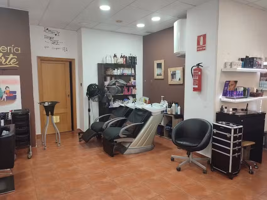 Ess&egrave;ncia Peluquer&iacute;a Est&eacute;tica