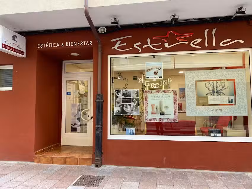 Est&eacute;tica y Bienestar Estrella, piercing Llanes