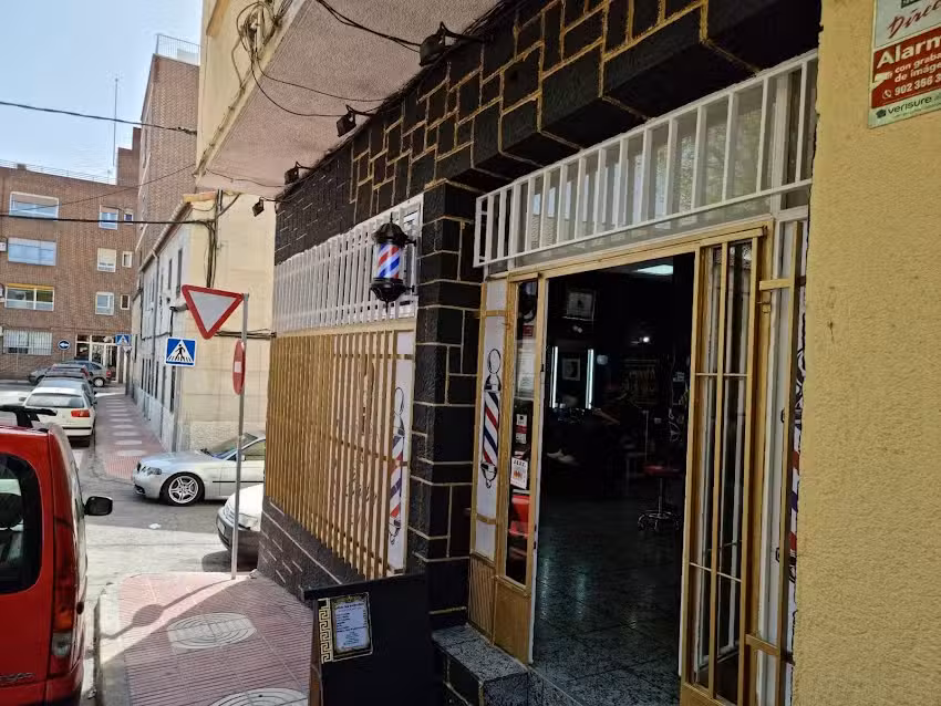 GOLDEN INK BARBER SHOP