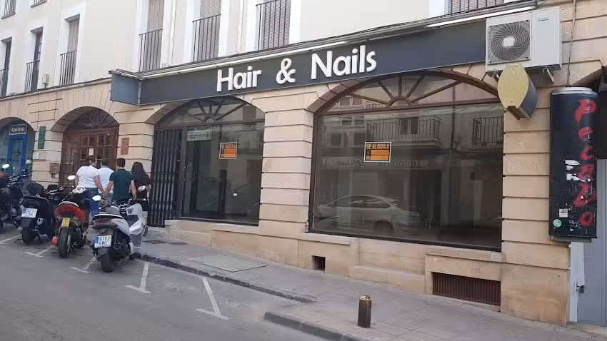 HAIR & NAILS