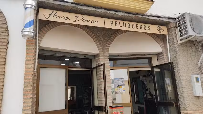 Hnos. Dovao PELUQUEROS.