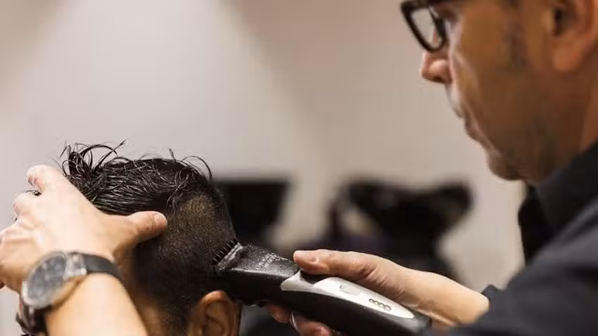 J. R&agrave;fols Perruquers | Peluquer&iacute;a de hombre en El Vendrell