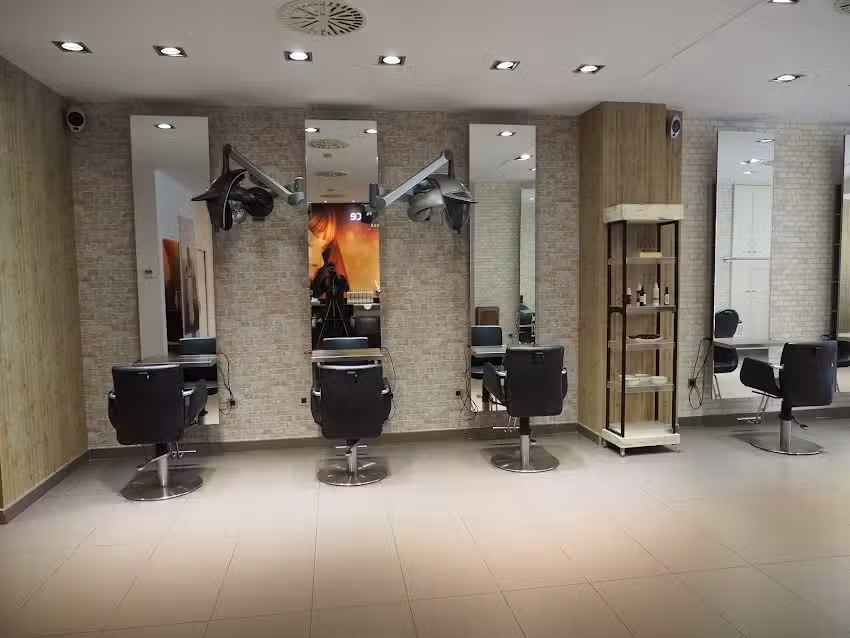 JUAN MANUEL ARCE, Peluquer&iacute;a y Est&eacute;tica &ndash; Estilismo y Belleza en Burgos