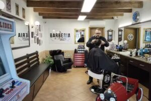 La Barbería de Mercadal by Iván López