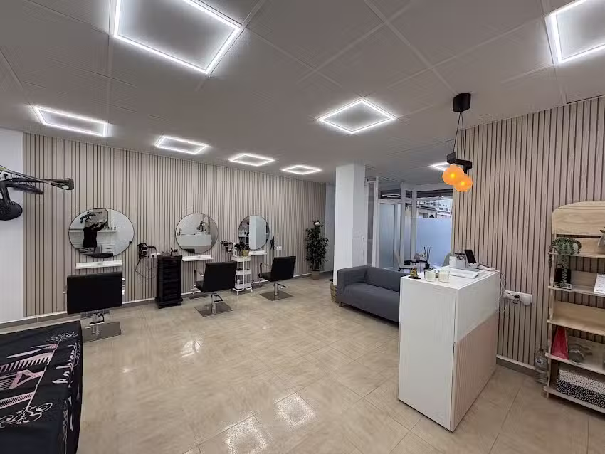 La Blonde Hair Salon