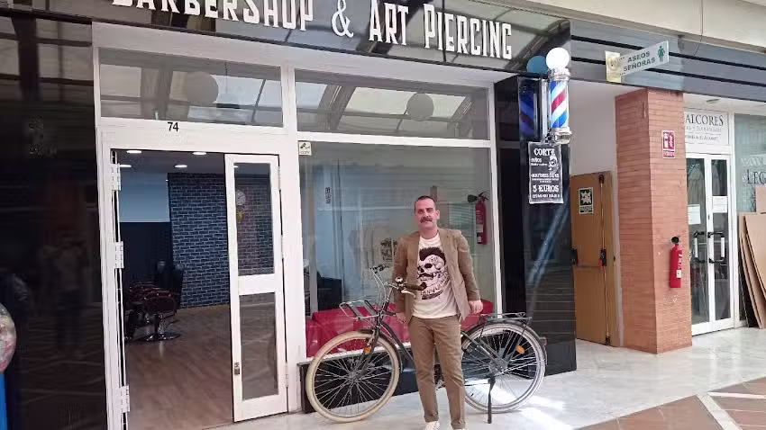 La Navaja del Loko Barbershop & Art Piercing