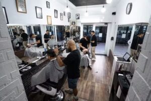 La pista peluquería – barberia