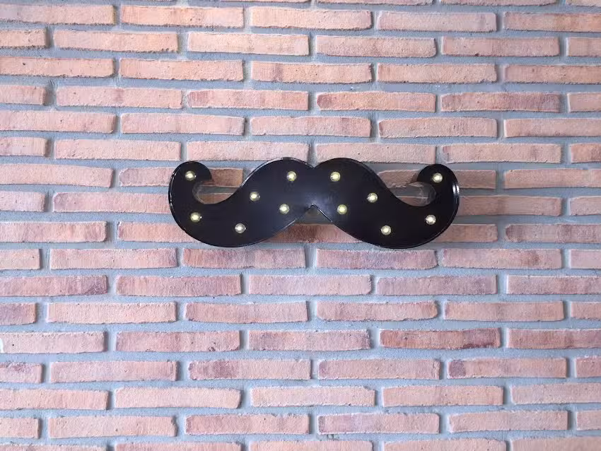 Le Moustache Barberos