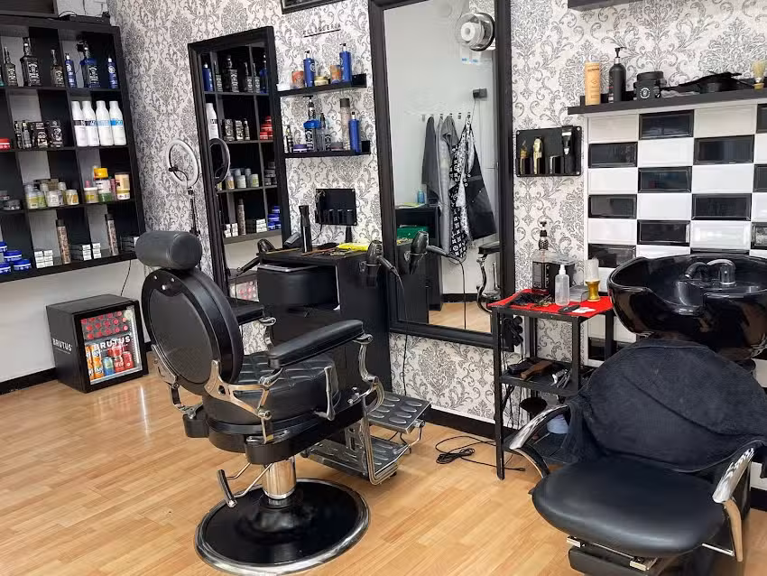 Legend&rsquo;s Barber House