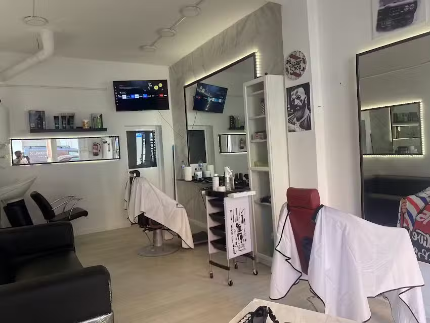 Los Fernandez Barbershop