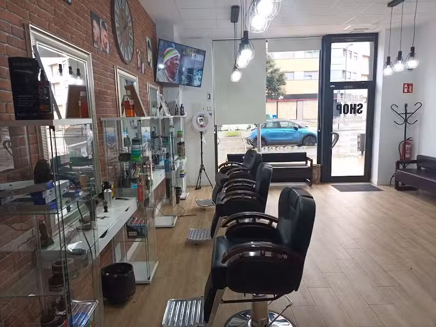 LOS HERMANOS BARBERIA