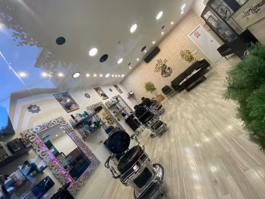 LOS HERMANOS BARBERSHOP