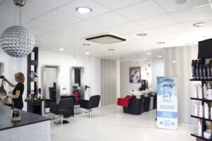 Ḿ Mónica Peluqueria