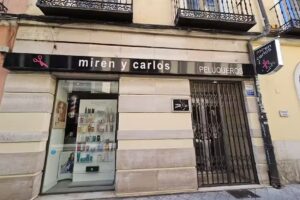 Miren y Carlos Peluqueros
