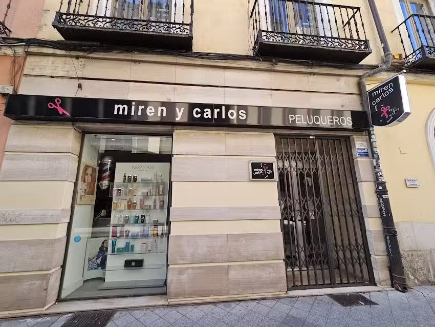 Miren y Carlos Peluqueros