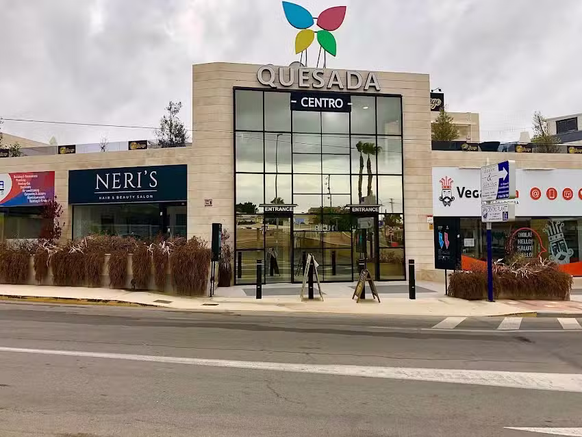 Neri&rsquo;s hair & beauty Salon