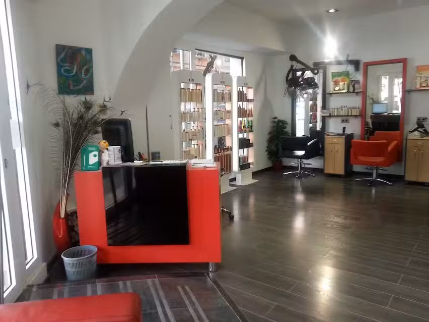 Nova Generació Tallant Cabell